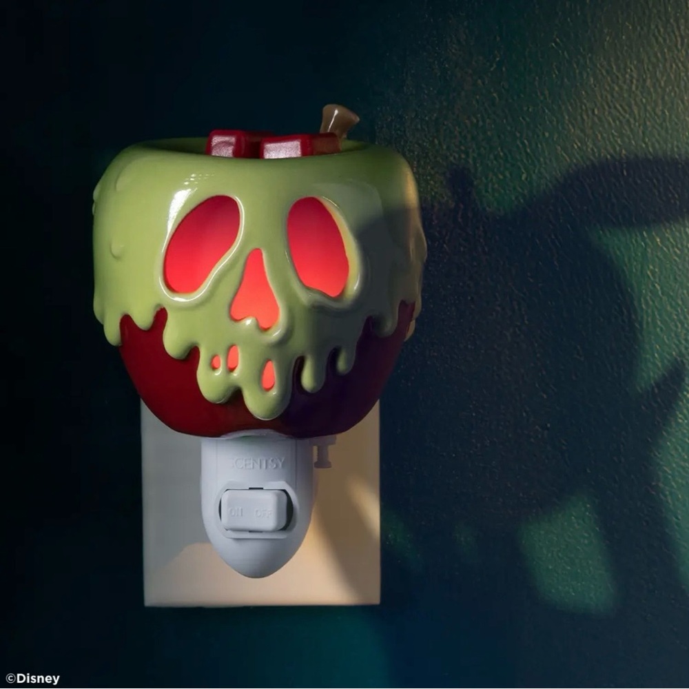 NEW Scentsy Disney Villains Just One Bite Mini Warmer